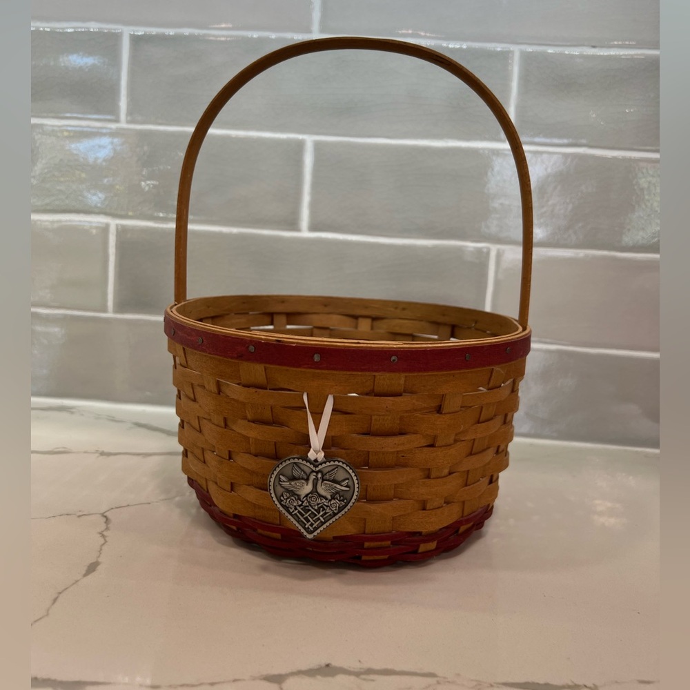 Longaberger Vintage 2005 Tan and Red Woven Basket with Handle and Heart Charm